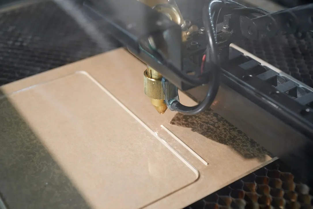 [FLUX] Ozdoby świąteczne cięte i grawerowane laserowo za pomocą FLUX