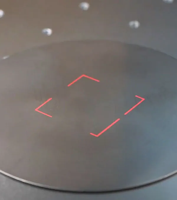 Umístění a zaostření materiálu v Promark MOPA