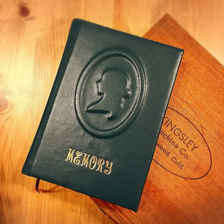 Notes oprawiony w skórę wykonany podczas zajęć LEPAU